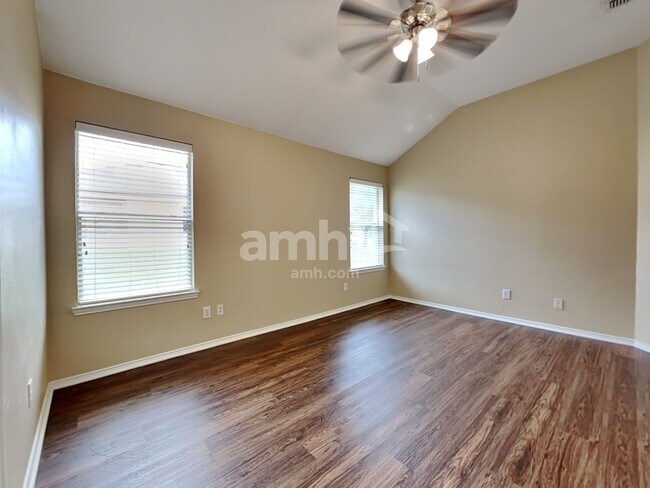 Building Photo - 3525 Beatriz Dr