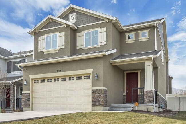Primary Photo - 258 W Willow Creek Dr