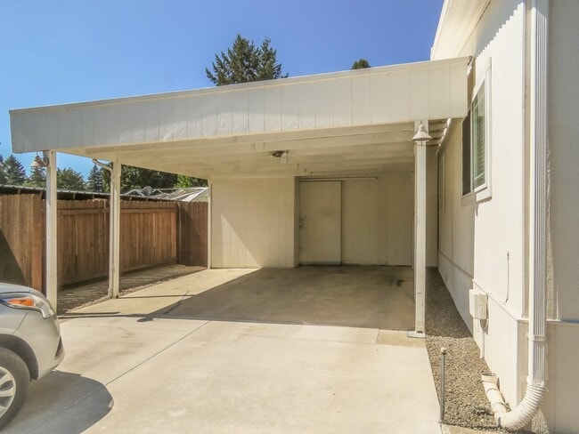 Building Photo - 3 bedroom 2 bath available in Century Meadows Park in Aurora !!