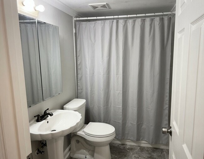 Building Photo - 3238 Amhurst Dr NW