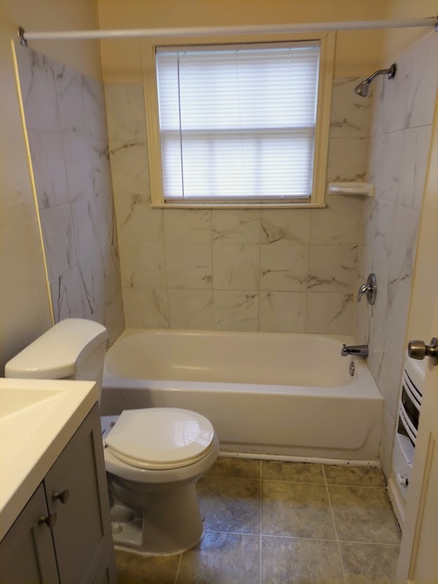 Tub and Shower Combo - 5213 Carmen St