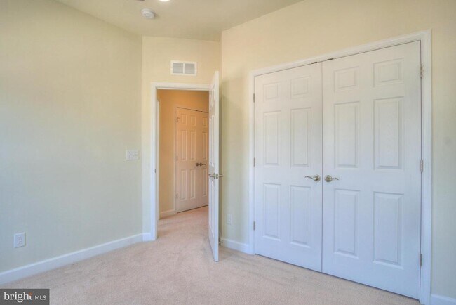 Building Photo - 42629 Oak Pk Sq