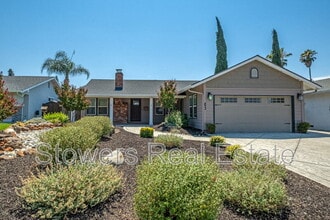 Building Photo - 823 Mohawk Dr