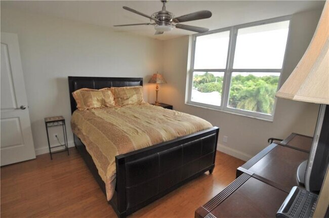 Building Photo - 4501 NE 21st Ave