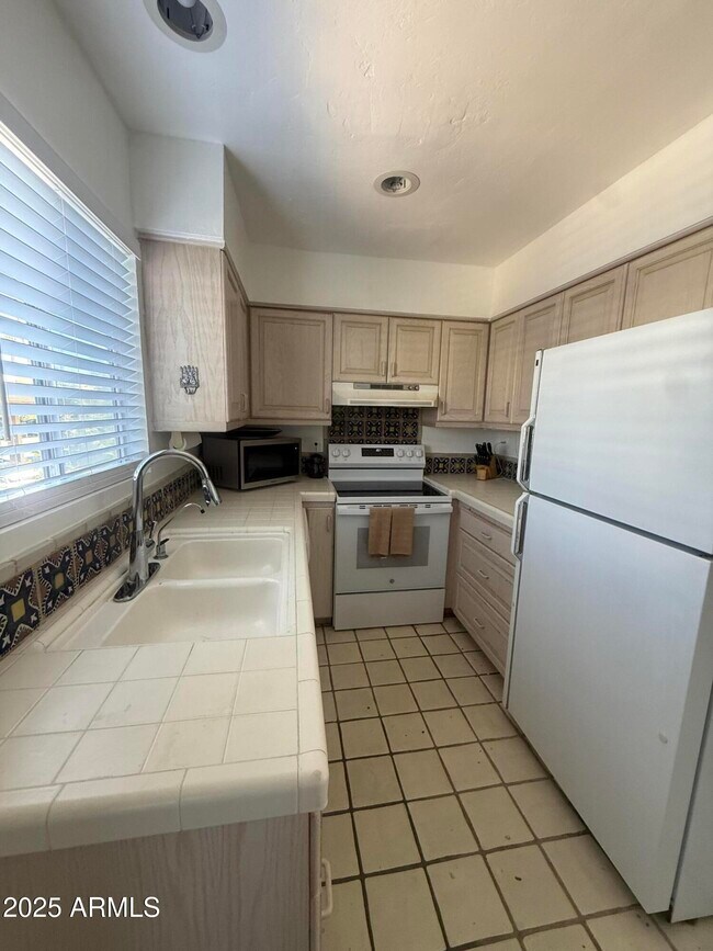 Building Photo - 4630 N 68th St