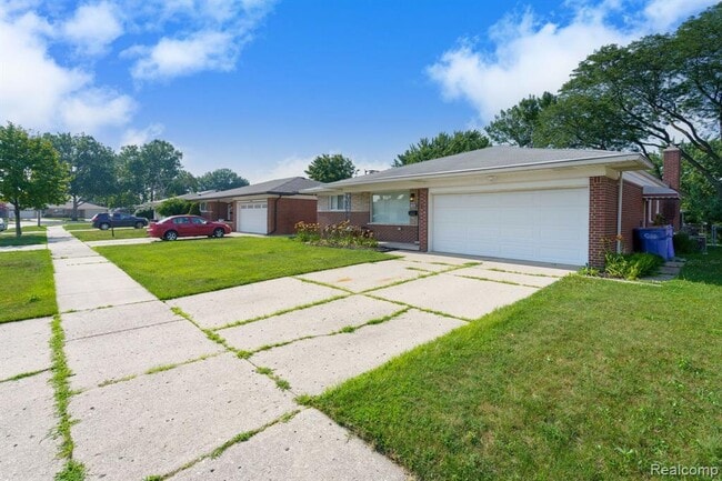 Building Photo - 13103 Iowa Dr