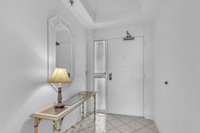 Building Photo - 11370 12 Oaks Way