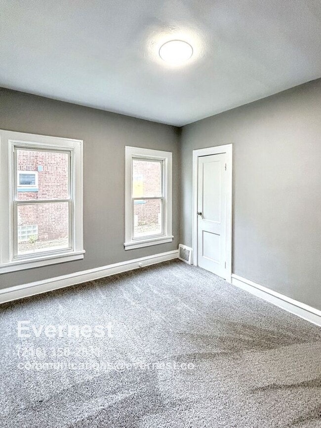 Building Photo - Charming 3-Bedroom Lower Duplex with Firep...