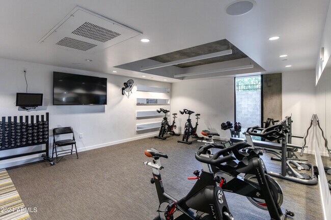 Building Photo - 200 W Portland St