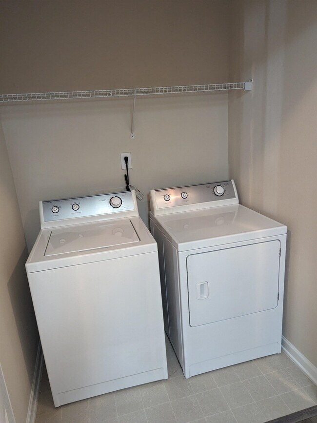 Building Photo - 155 Oakmont Dr