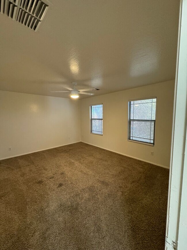 Building Photo - 6412 S 71st Dr