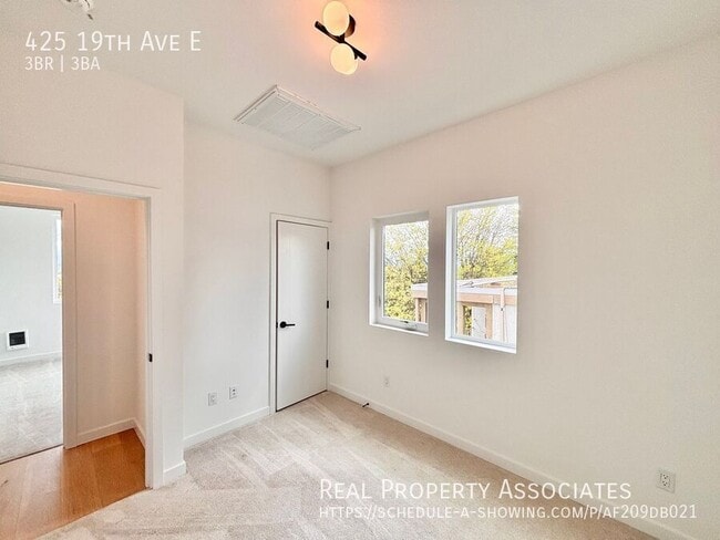 Building Photo - 425 19th Ave E