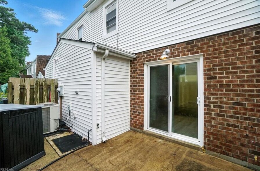 Building Photo - 590 Tenbee Ln