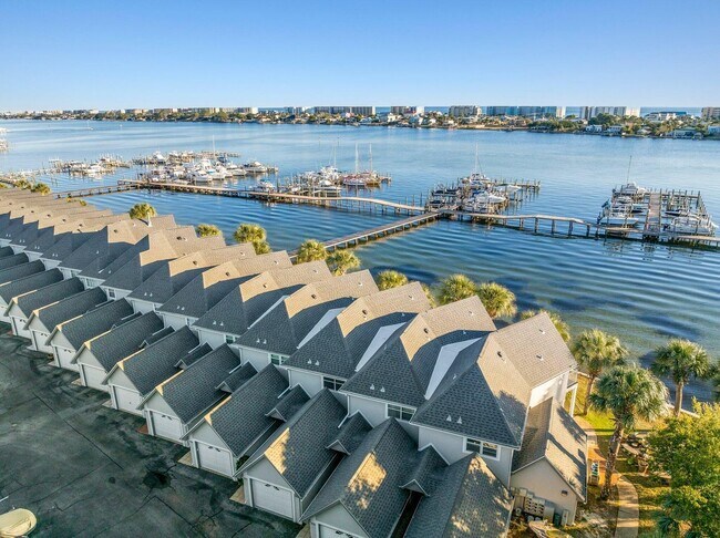 Building Photo - Brooks Landing