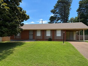 Building Photo - 4493 Westmont Rd