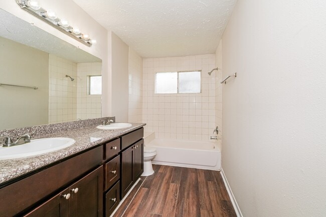 Building Photo - 16826 Rockstone