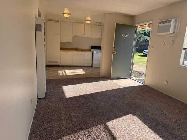 Building Photo - 2868003/60