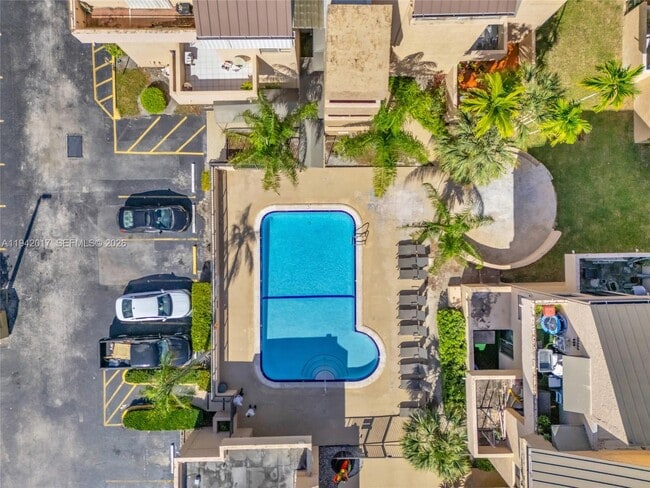 Building Photo - 10400 SW 108th Ave