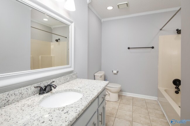 Building Photo - 2624 Excalibur Dr SE