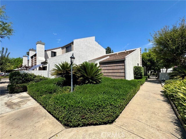 Building Photo - 594 W Huntington Dr