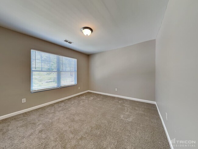 Building Photo - 307 Heritage Club Cir