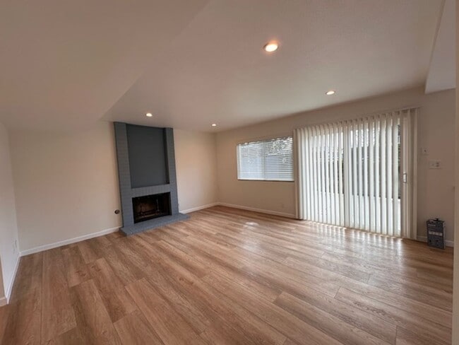 Building Photo - Beautiful 4-Bedroom Home located in one of most desirable neighborhoods