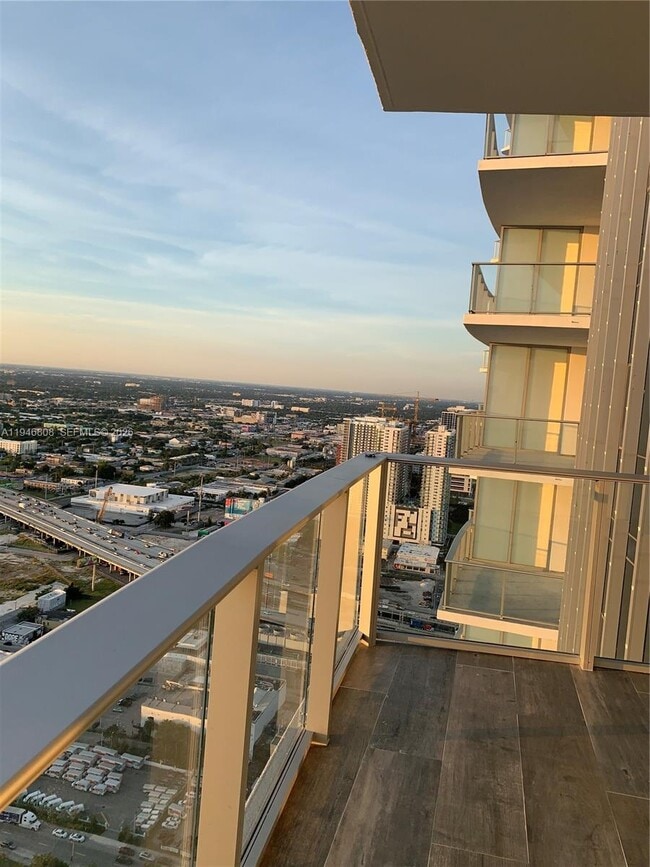 Building Photo - 851 NE 1st Ave