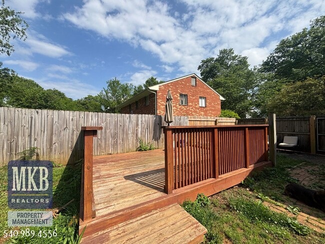 Building Photo - 4706 Casper Dr NE