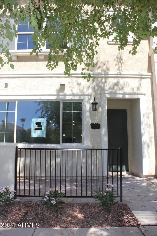 Building Photo - 2628 S Voyager Dr