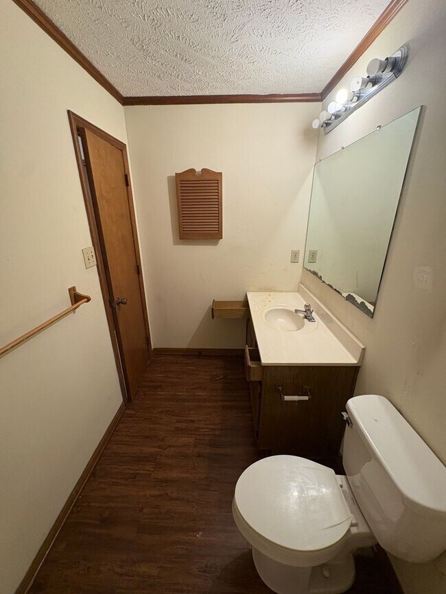 Building Photo - 5925 Labonte Dr