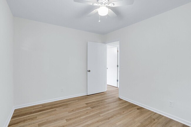 Building Photo - 3 Bedroom 2 Bathrooms in Sterling Creek - Richmond Hill