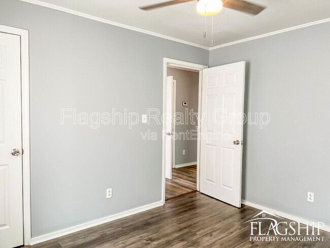 Building Photo - 122 Blaire Ln