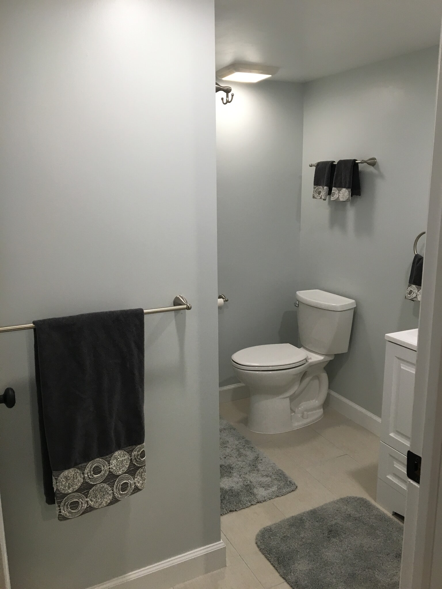 Building Photo - 563 Hickory Dr