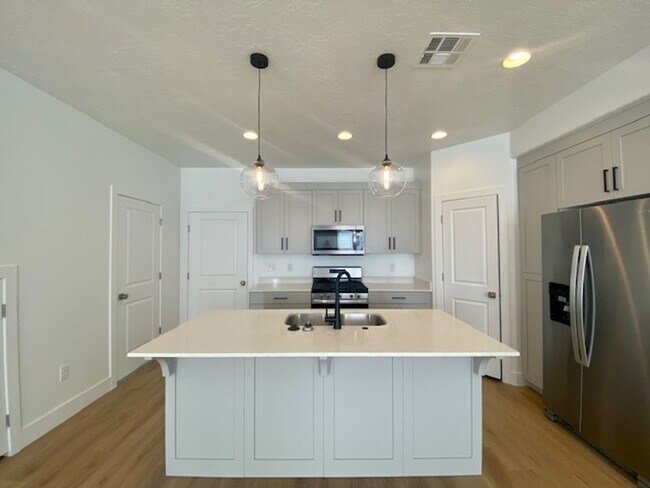 Building Photo - 2664 E Gray Birch Dr