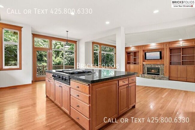 Building Photo - Luxurious 4-bedroom home in Sammamish with...