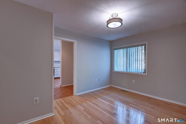 Building Photo - 4 Stonington Ct