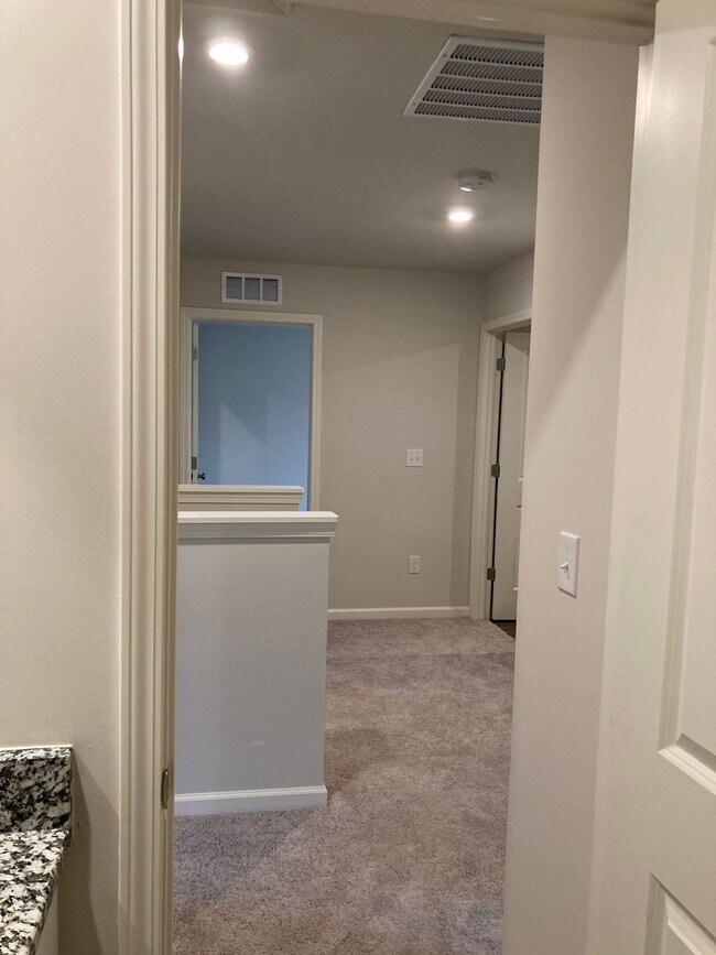 Building Photo - 117 Elegance Wy