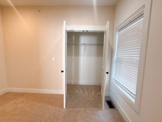 Building Photo - Luxury 4-Bedroom Home with Resort-Style Pool Access Near Tennessee Tech