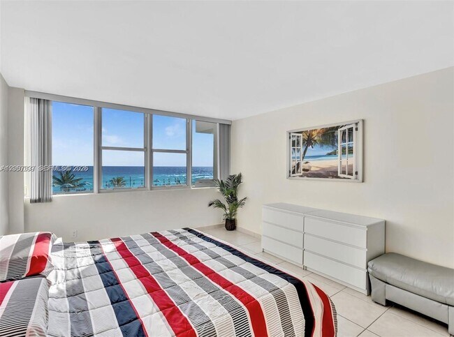 Building Photo - 3140 S Ocean Dr