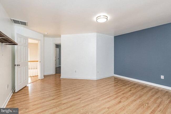 Building Photo - 9212 Isle of Laurels