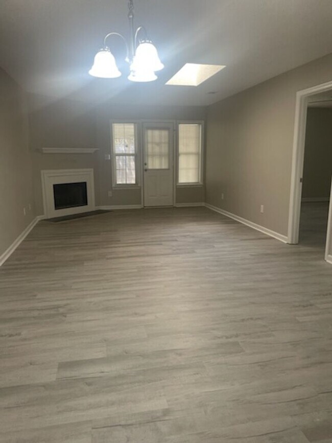 Building Photo - 203 Kitts Dr