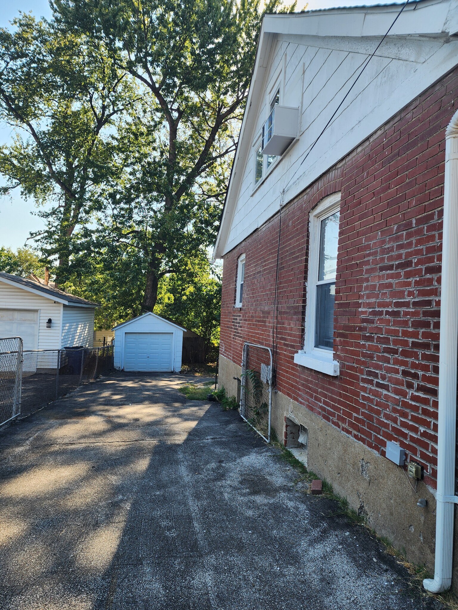 Building Photo - 233 Redmond Ave