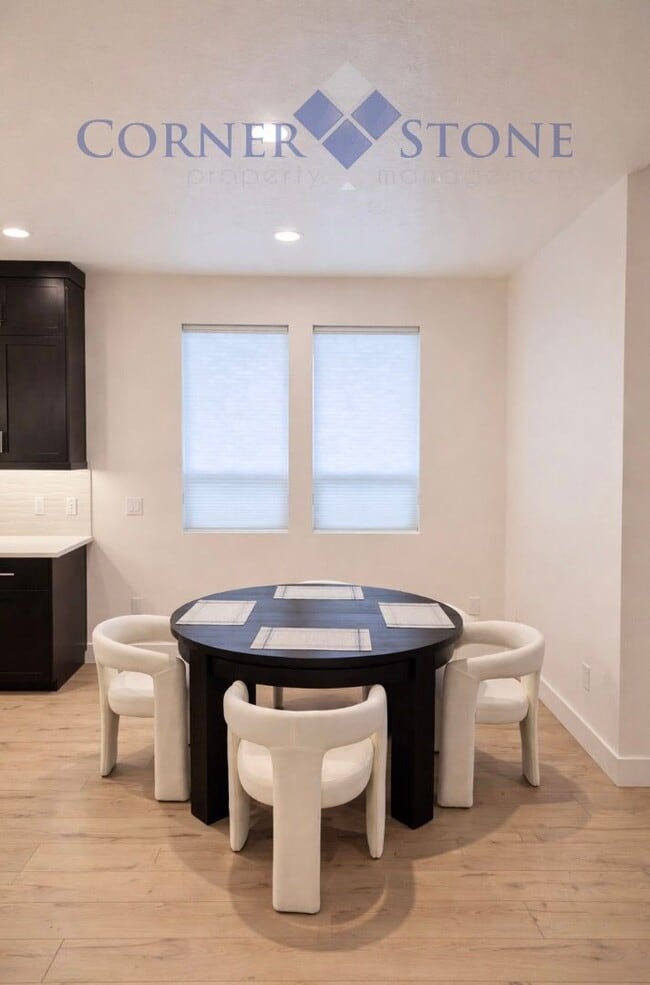 Building Photo - Stunning Northwest Meridian Gem with Designer Kitchen & Covered Patio!