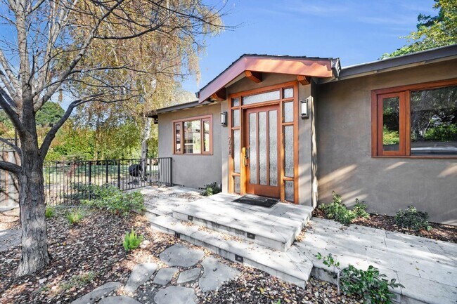 Building Photo - 77 Rebecca Ln