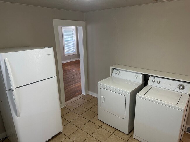 Building Photo - 3 Bedroom, 2 Bathroom Fayetteville Home, Available March 1st!