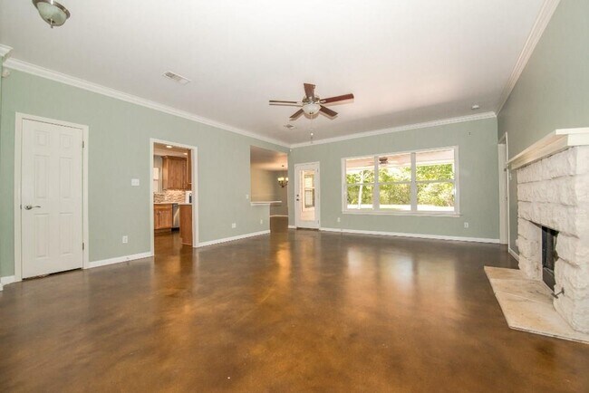 Building Photo - 5640 Oak Blvd