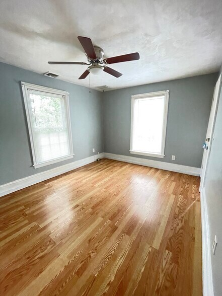 Living Room - 93 Pavilion Ave