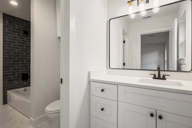 Building Photo - 882 Prosper St