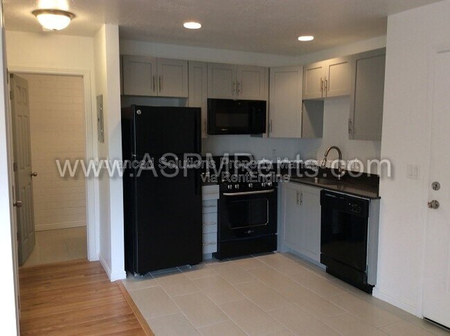 Building Photo - 619 E 5th Ave