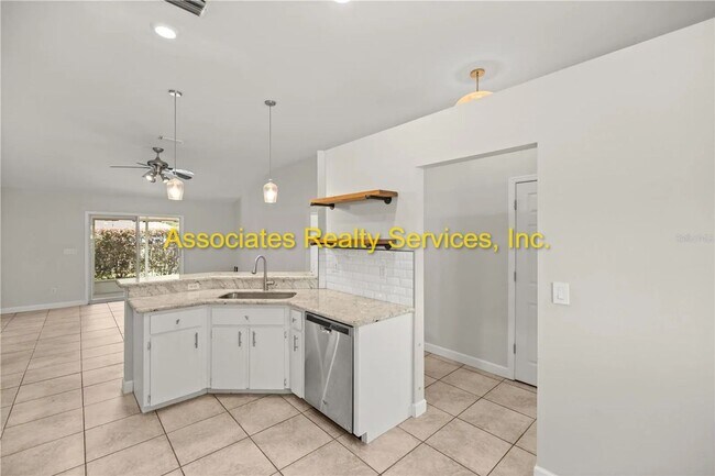 Building Photo - Charming, spacious 3bed/2bath home w/ office, screened patio & double car garage in Northridge su...